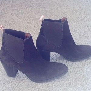 Hunter brown suede boots 8.5